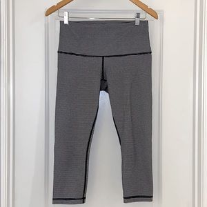 Lululemon Crop Black & White Leggings
